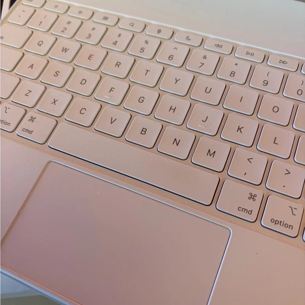 Like-New Apple Magic Keyboard for iPad Air 13-inch - Picture 7 of 8